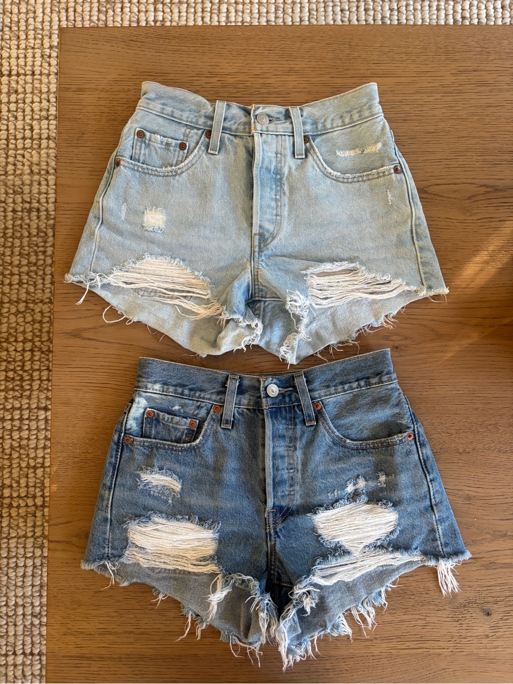 NWOT Levis 501s W24